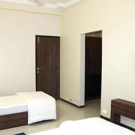 שירדי Oyo 4316 Hotel Sai Empire מראה חיצוני תמונה