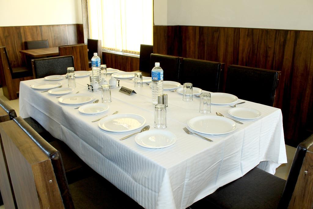 שירדי Oyo 4316 Hotel Sai Empire מראה חיצוני תמונה