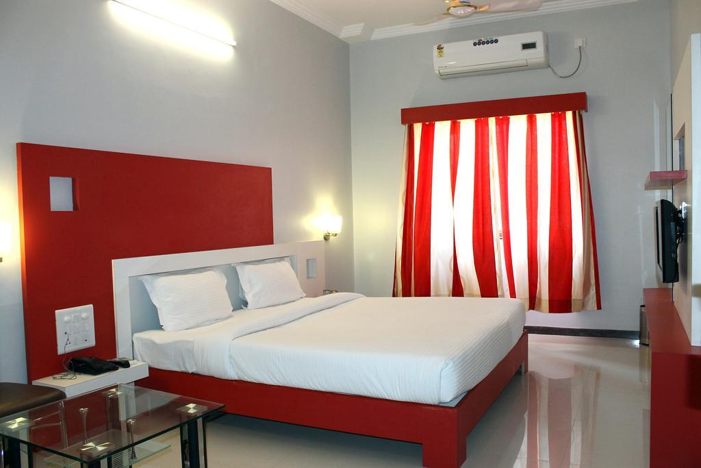 שירדי Oyo 4316 Hotel Sai Empire חדר תמונה
