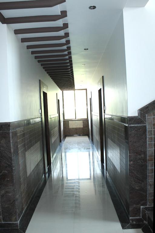 שירדי Oyo 4316 Hotel Sai Empire מראה חיצוני תמונה
