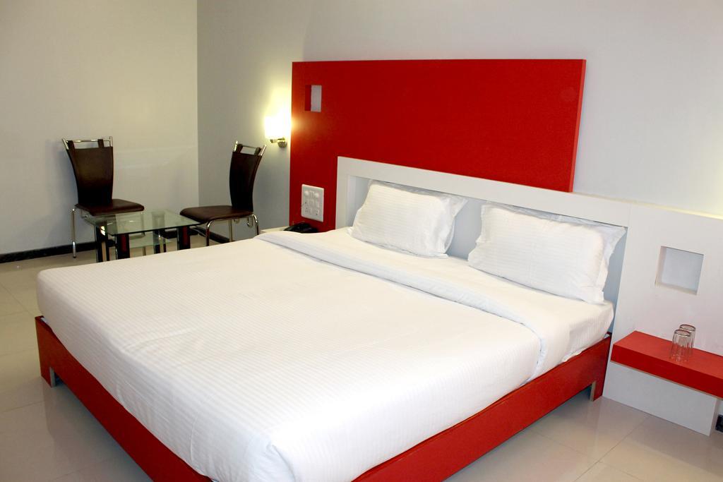 שירדי Oyo 4316 Hotel Sai Empire חדר תמונה