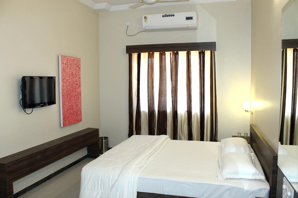 שירדי Oyo 4316 Hotel Sai Empire חדר תמונה