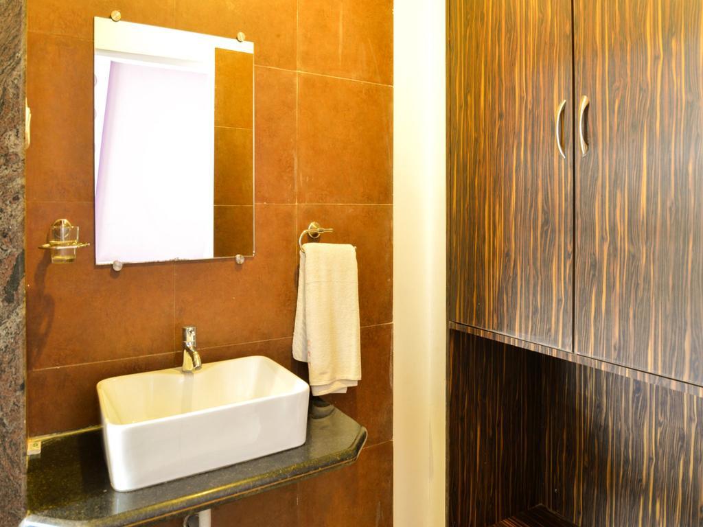 שירדי Oyo 4316 Hotel Sai Empire מראה חיצוני תמונה