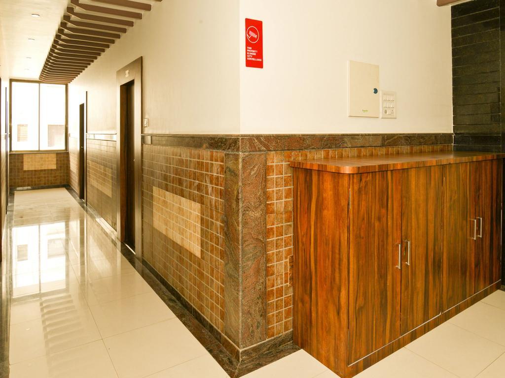 שירדי Oyo 4316 Hotel Sai Empire מראה חיצוני תמונה