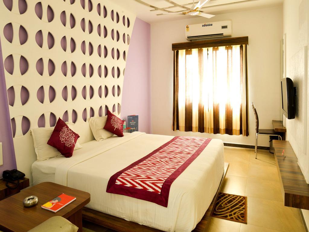 שירדי Oyo 4316 Hotel Sai Empire מראה חיצוני תמונה