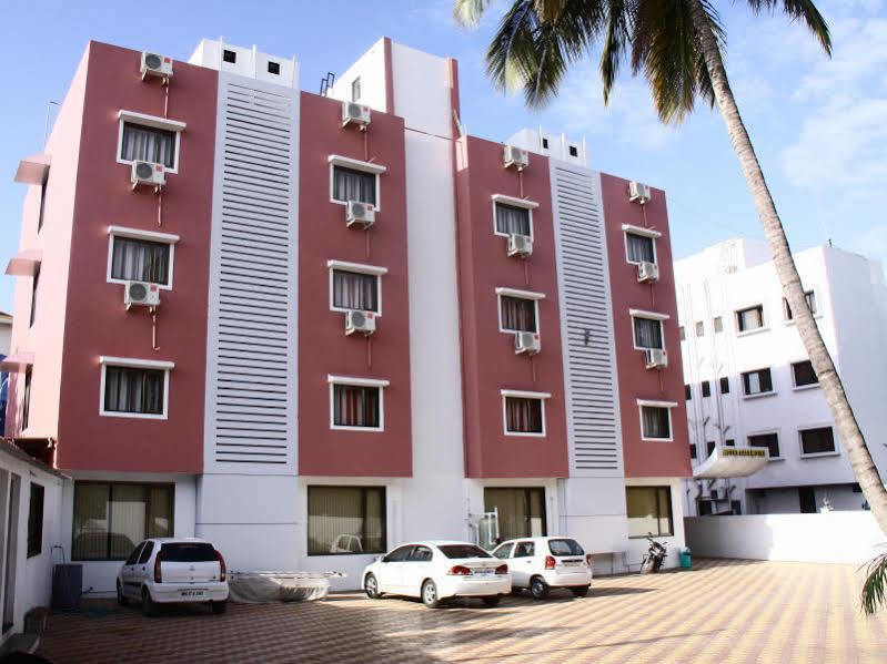 שירדי Oyo 4316 Hotel Sai Empire מראה חיצוני תמונה